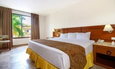 Plaza Pelicanos Grand Beach Resort