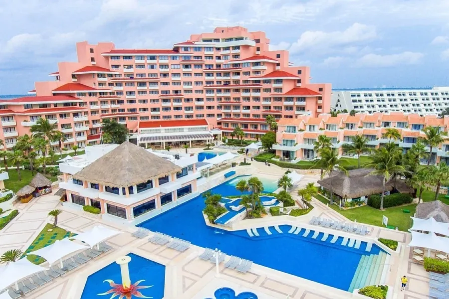 Wyndham Grand Cancún All Inclusive Resort & Villas